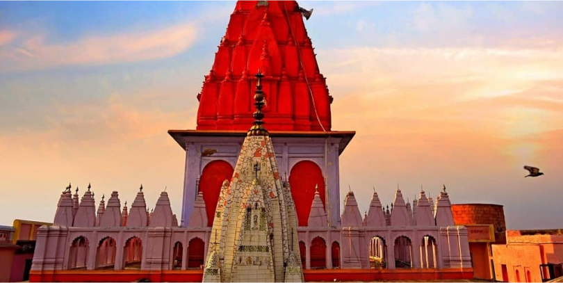 Explore Hanuman Garhi Temple in Ayodhya for Spiritual Experiences : Best Time to Visit, Travel Tips, and Exciting Activities