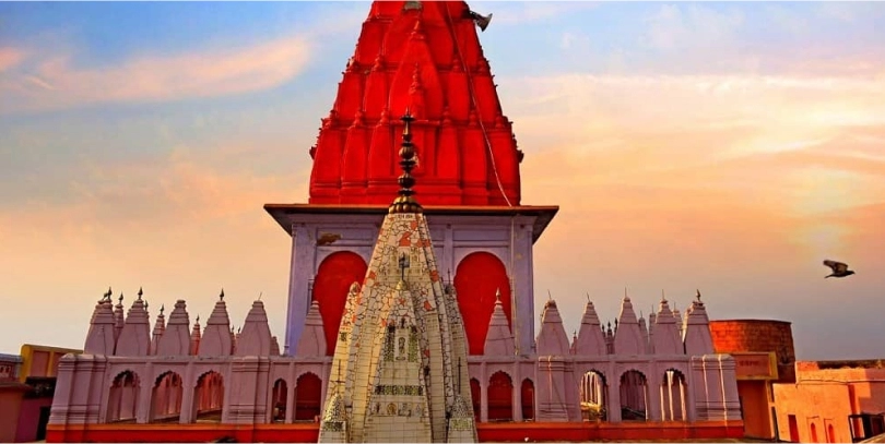 Explore Hanuman Garhi Temple in Ayodhya for Spiritual Experiences : Best Time to Visit, Travel Tips, and Exciting Activities